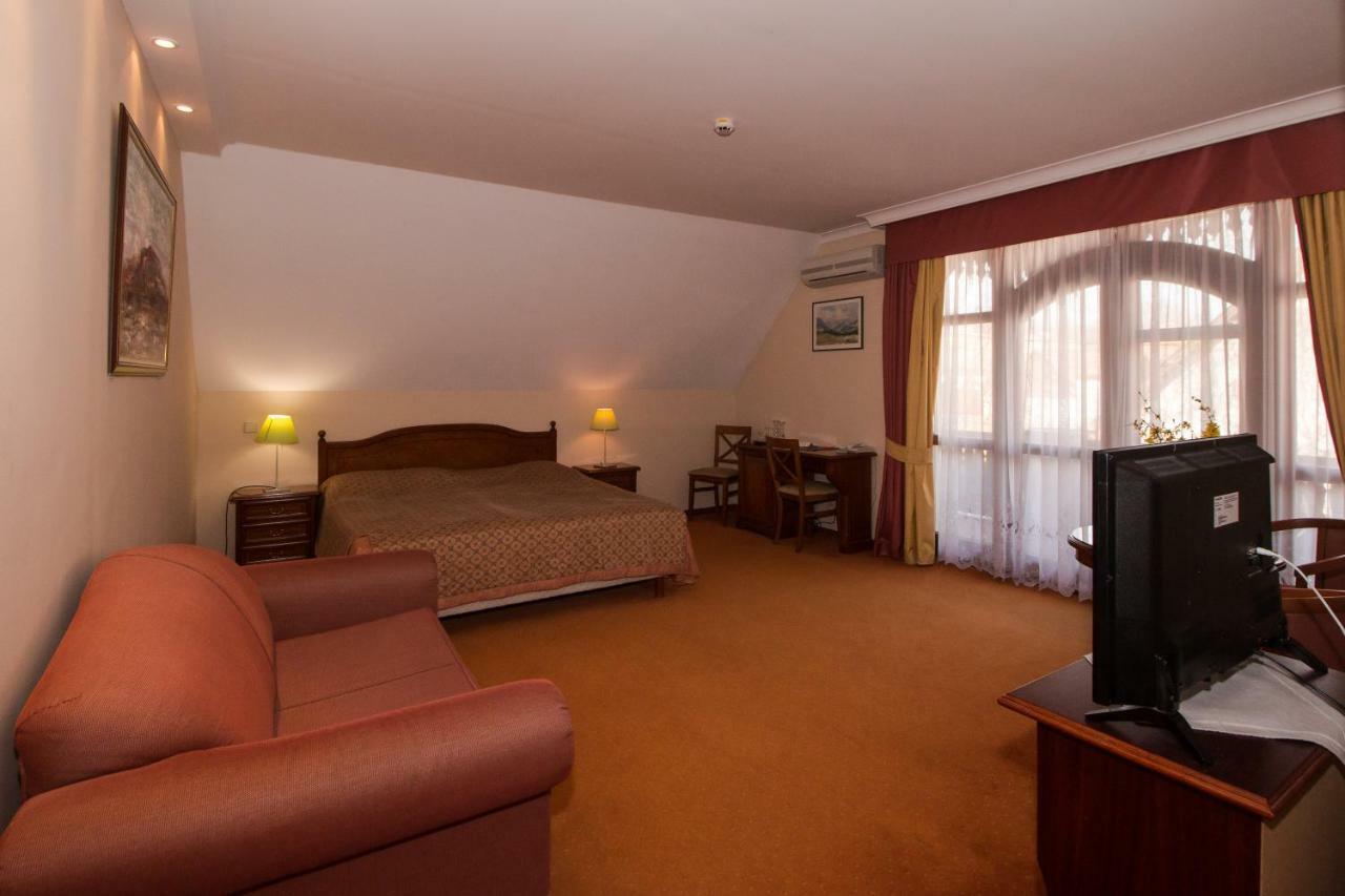 Hasik Hotel Magyarpolany Экстерьер фото