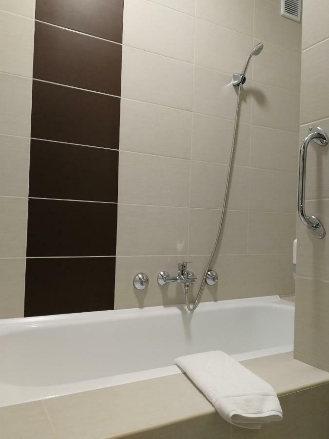 Hasik Hotel Magyarpolany Экстерьер фото