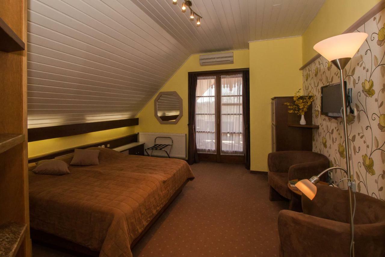 Hasik Hotel Magyarpolany Экстерьер фото